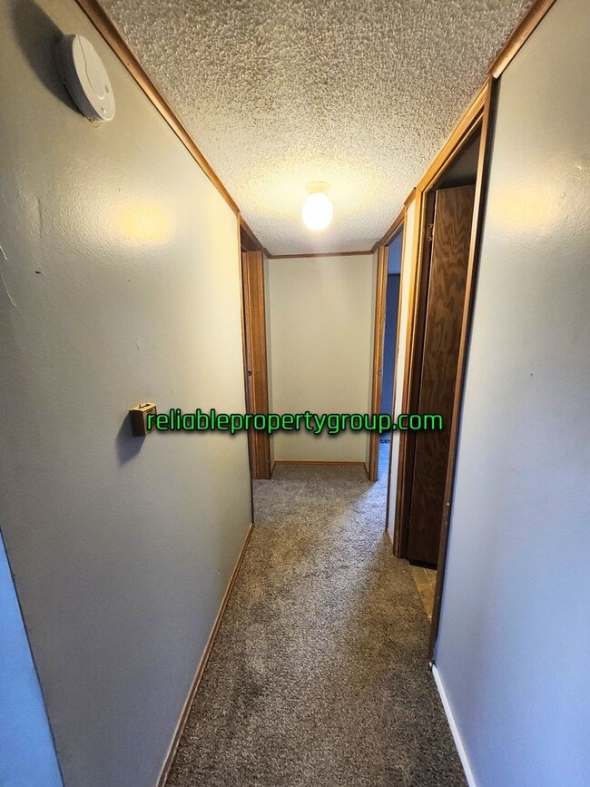 Building Photo - New Listing in Fort Wayne