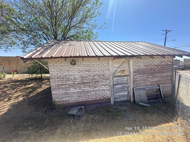 Building Photo - 901 S Roberts St