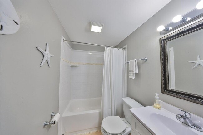 Building Photo - 6025 Florida Cir S