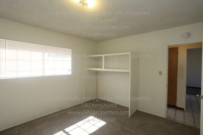 Building Photo - 830 E Anaheim St