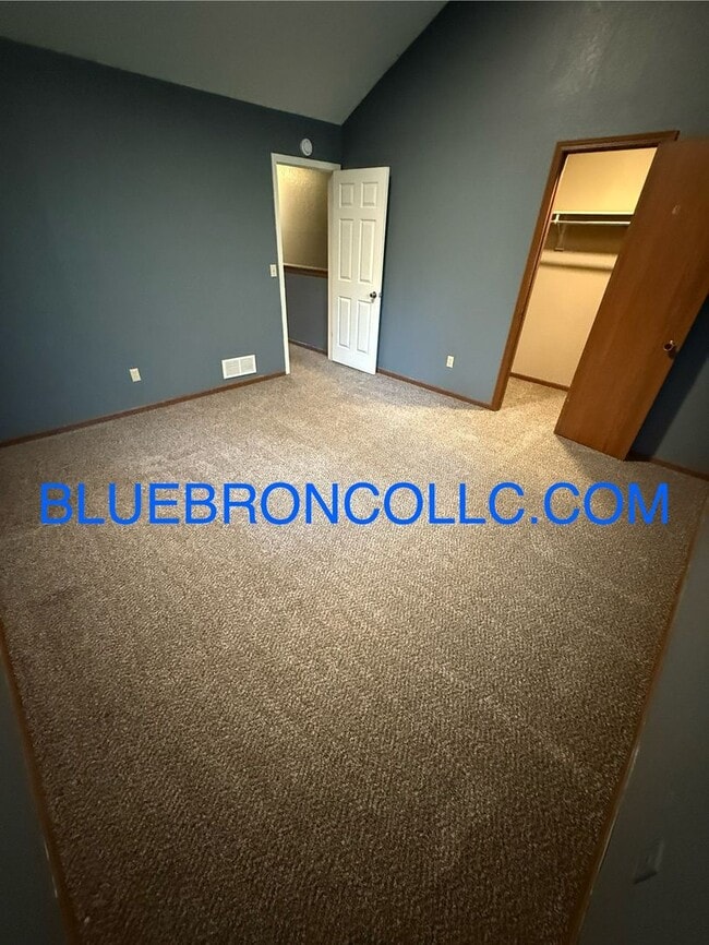 Building Photo - New flooring and fresh paint in this spaci...