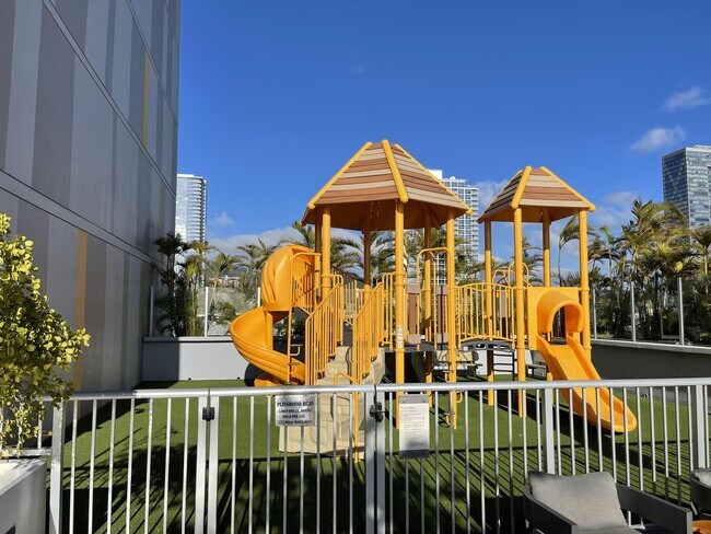 Building Photo - 988 Halekauwila St