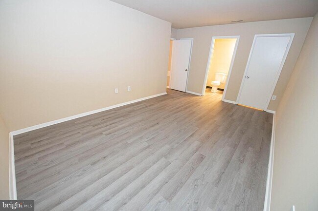Building Photo - 800 College Ln