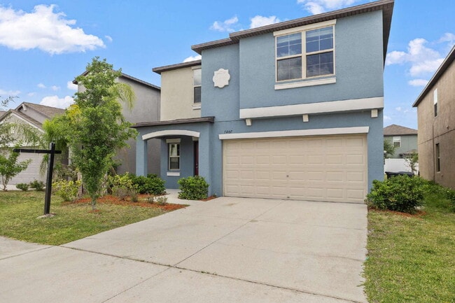 Building Photo - "Spacious 5-Bedroom Retreat in Tampa with 2.5 Baths and 2,215 Sq Ft of Comfort!"