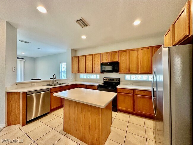 Building Photo - 1760 Birdie Dr