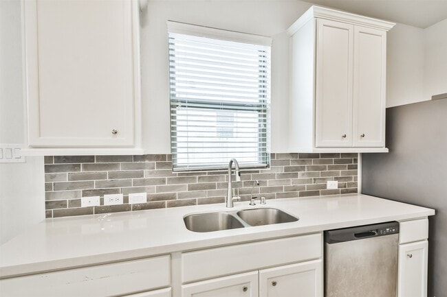 Building Photo - 9123 Eskesen Dr