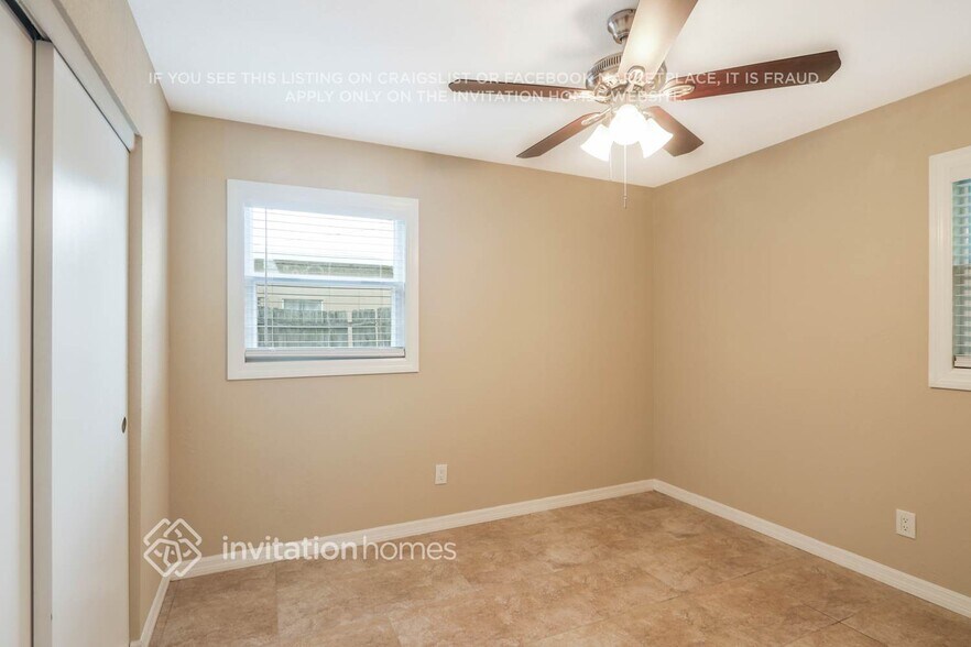 Building Photo - 215 Emerald Ln