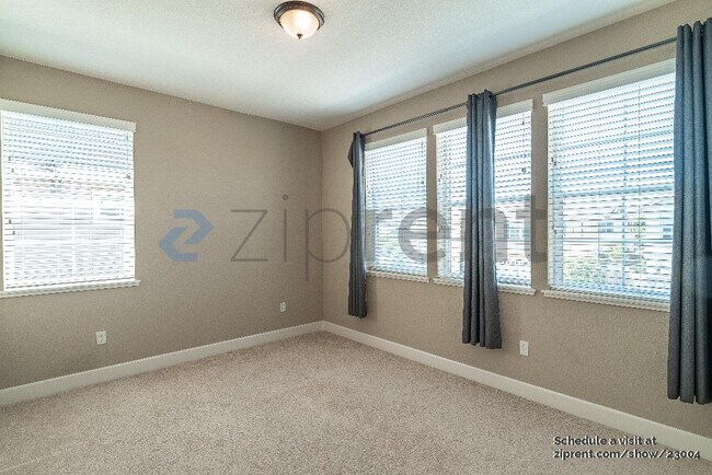 Building Photo - 707 Razorbill St