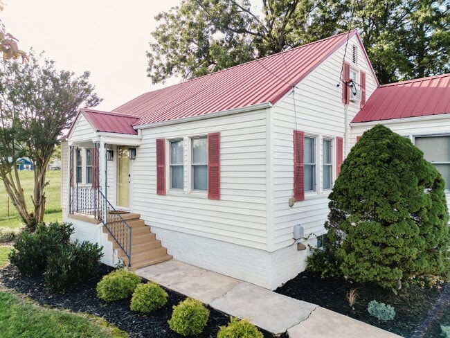 Building Photo - 1806 W Main St