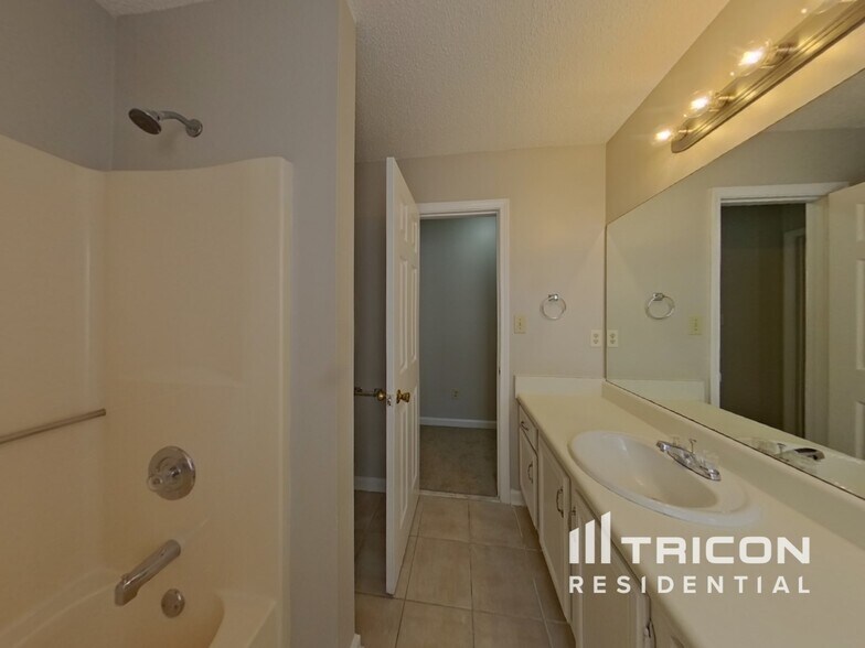 Building Photo - 6300 Holborne Ln