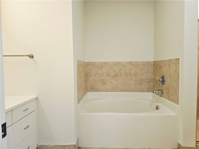 Building Photo - 870 Mayson Turner Rd NW