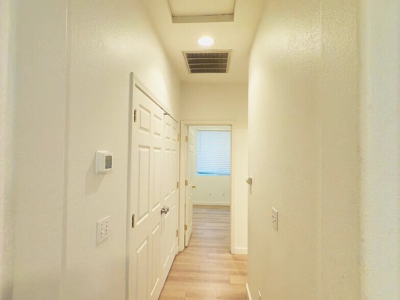 Building Photo - 3060 Tintorera Way