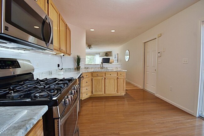 Building Photo - 19 Ptarmigan Dr