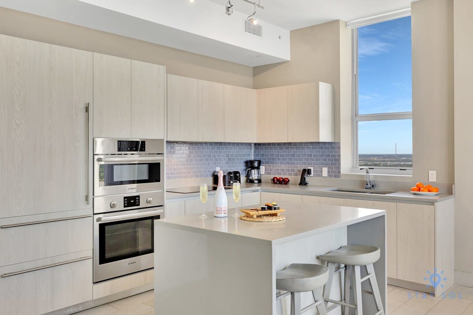 Building Photo - 4010 S Ocean Dr