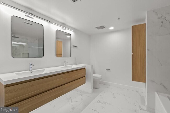 Building Photo - 1205 N Garfield St