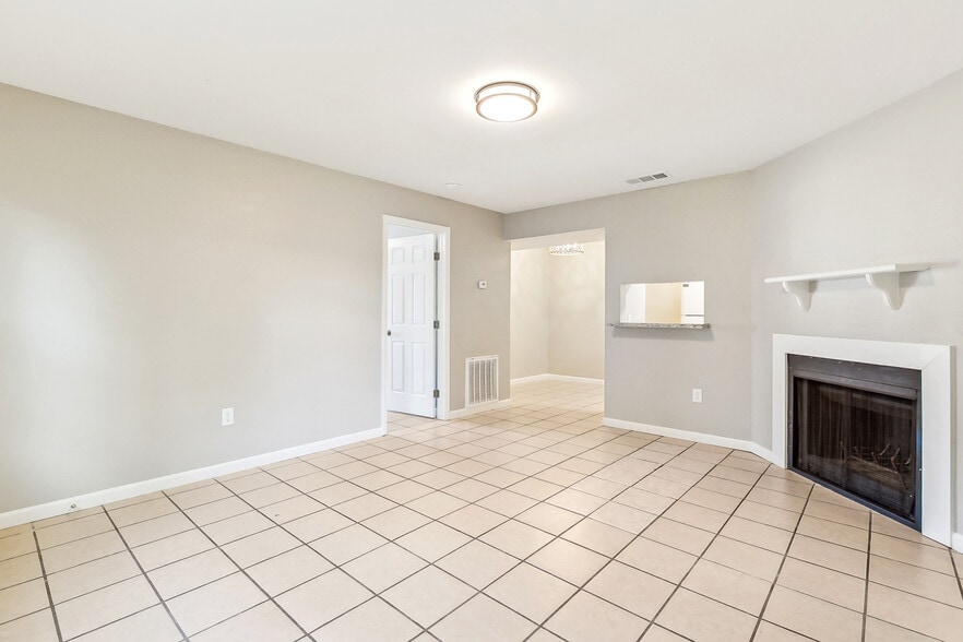 Building Photo - 813 Hammond Manor Dr