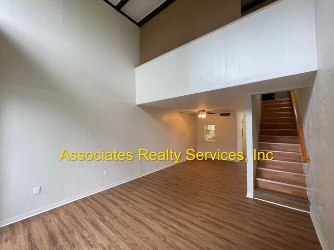 Building Photo - Remodeled Loft!