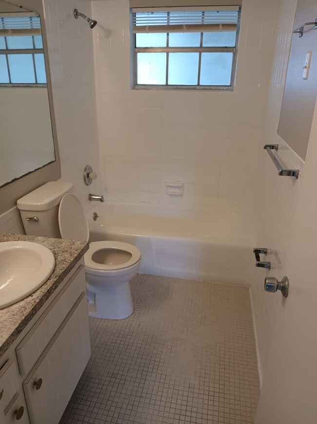 Building Photo - 5505 Hernandes Dr
