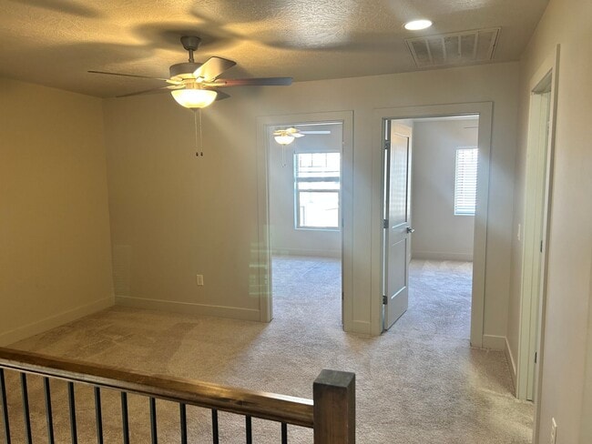 Building Photo - BEAUTIFUL TOWNHOME!