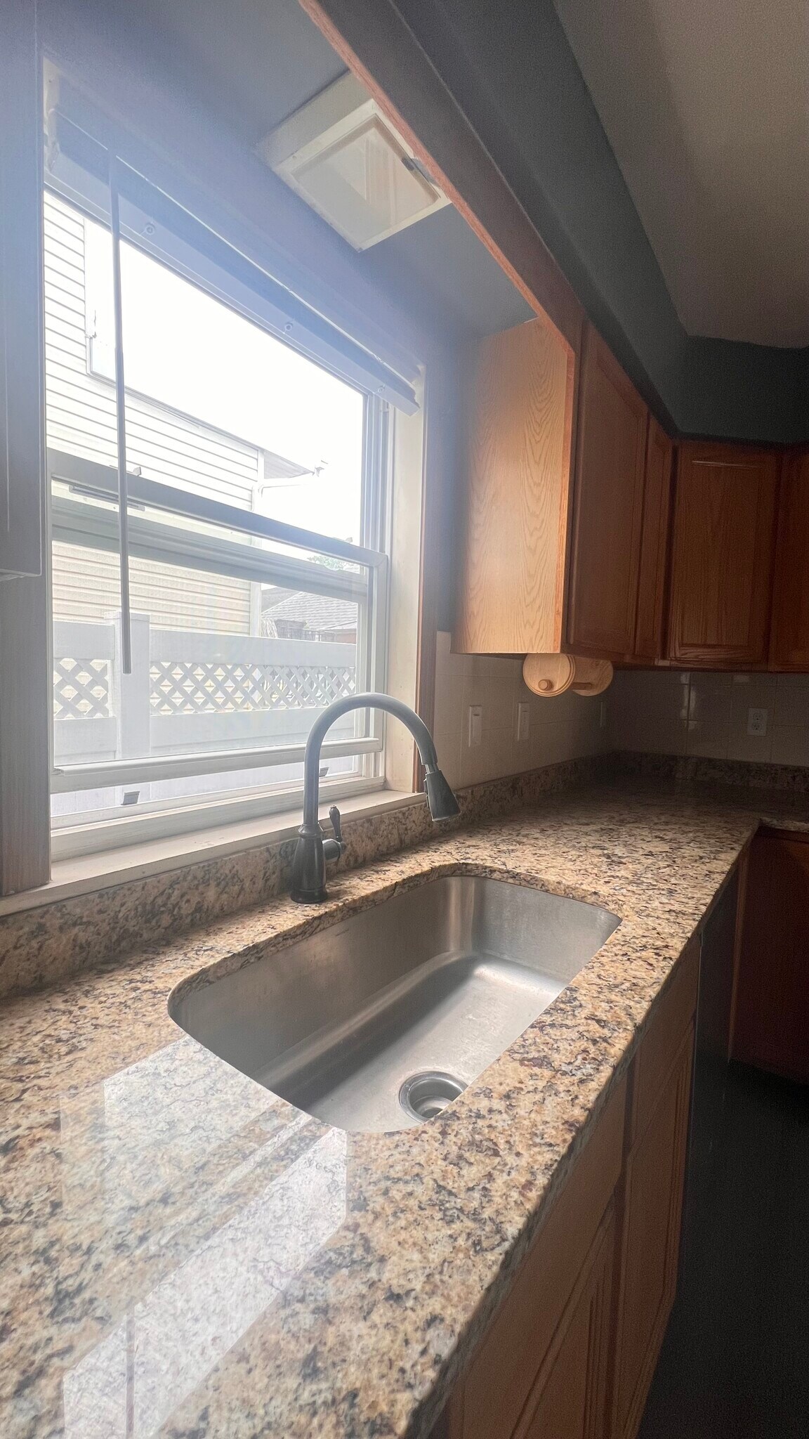 DEEP COUNTRY SINK - 215 Bower St