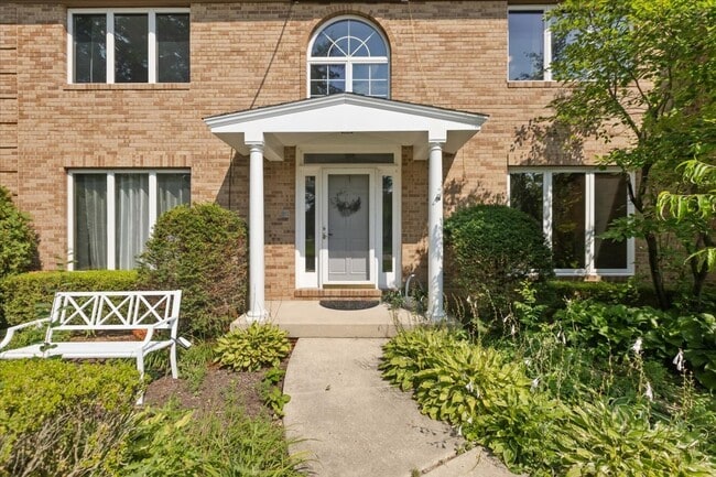 Building Photo - 1055 Knollwood Ln