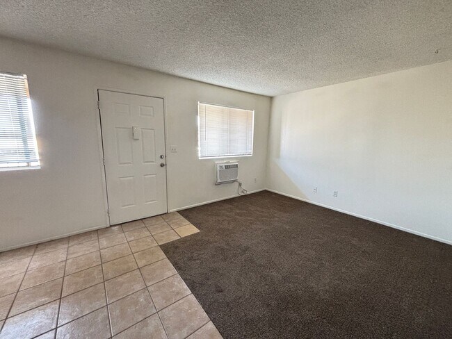 Building Photo - West Lancaster Apartment