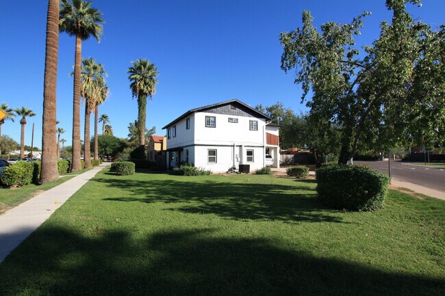 Building Photo - Rare Find in the Coveted Cheery Lynn Historic District!