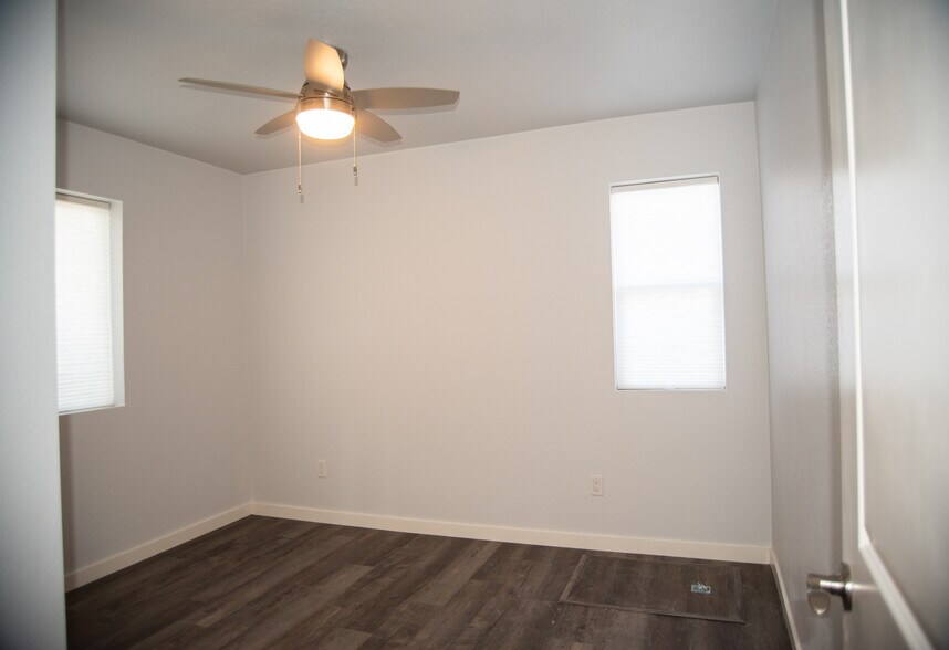 Building Photo - 223 S Hazel Ct