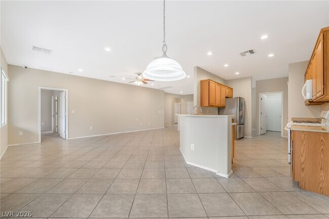 Building Photo - 2560 Crater Rock St