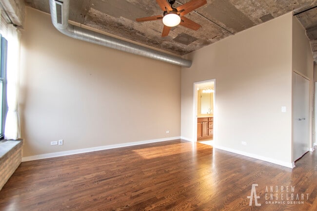 Building Photo - 1069 W 14th Pl