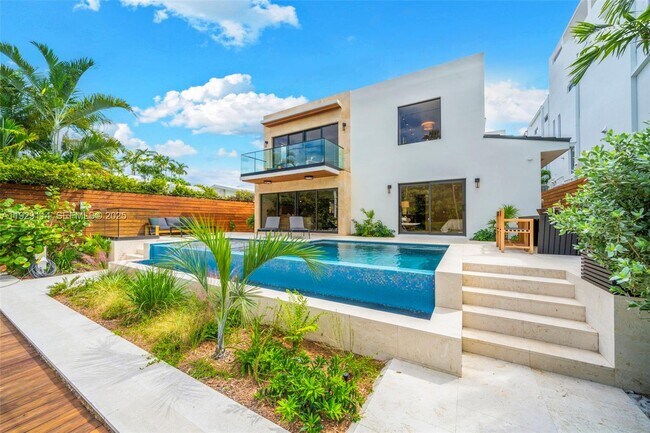 Building Photo - 1815 Fairhaven Pl