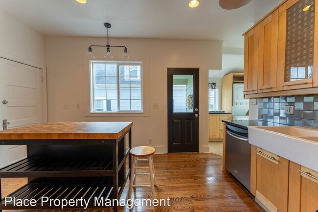 Building Photo - 4 br, 2 bath House - 1134 SE Marion St. Un...