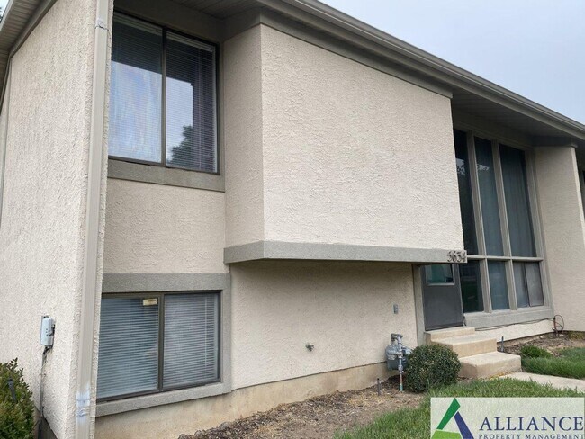 Building Photo - 2 Weeks Rent Free! Spacious 4 Bed, 3 Bath Condo in South Ogden