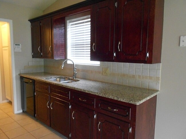 Building Photo - 305 NE 46th St