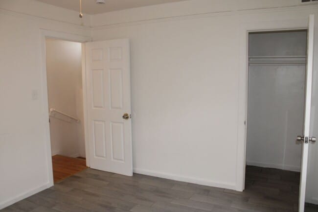 Building Photo - 3 Bedroom, 2 Bath in Single Family Home with BONUS Room Close to Downtown Pittsburg/BART