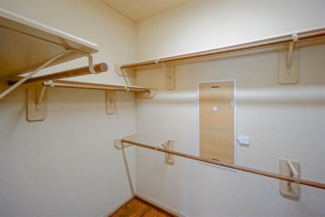 Building Photo - 6139 Grassy Haven Ln