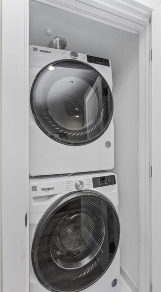 Building Photo - 1453 Maple Ave