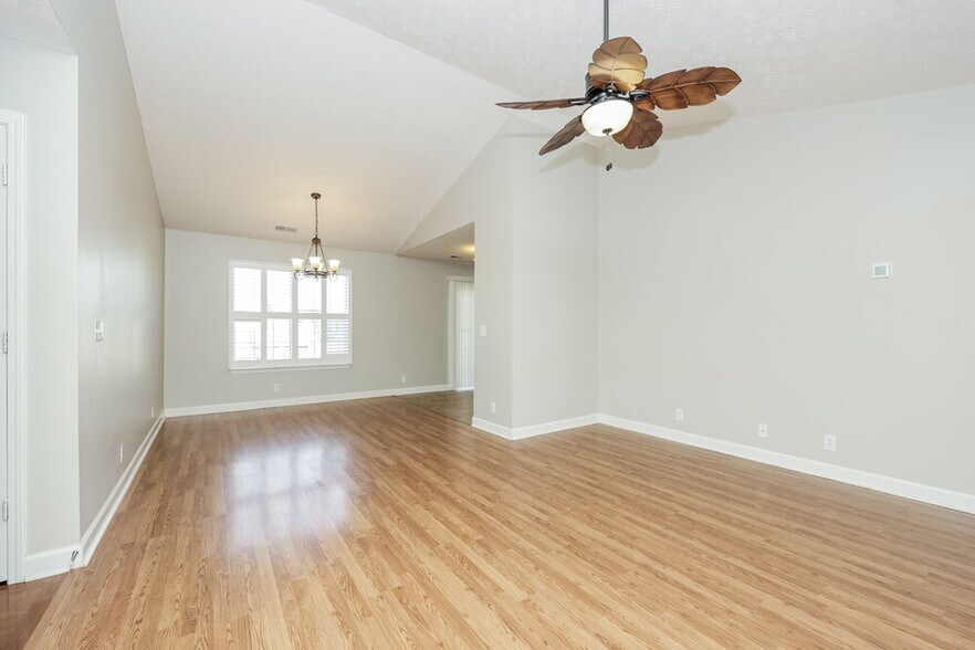 Building Photo - 537 County Farm Rd