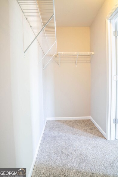 Building Photo - 2046 Barberry Dr