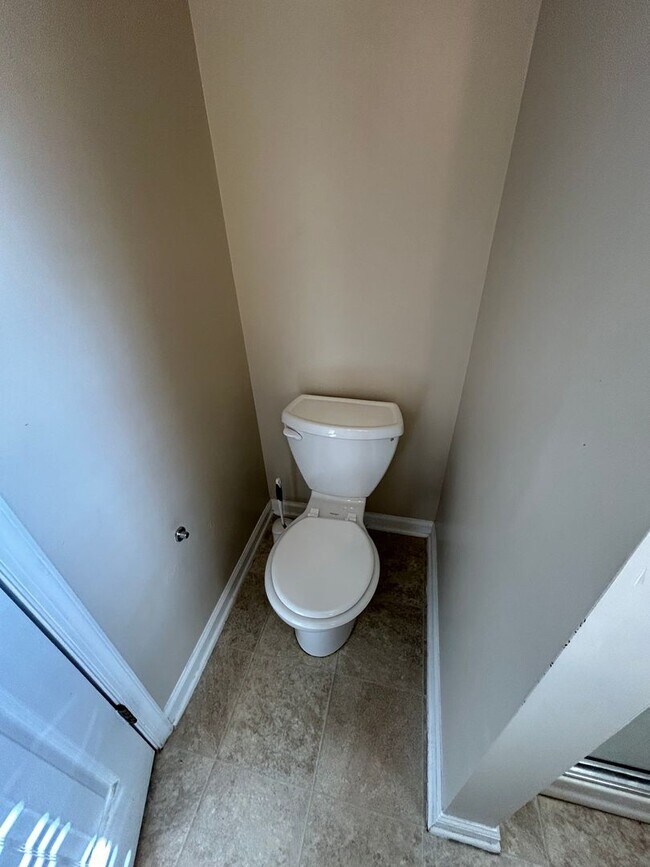 Building Photo - COMING SOON! N Greensboro, 4/2.5 home off of N Church St near Lake Jeanette & I-840