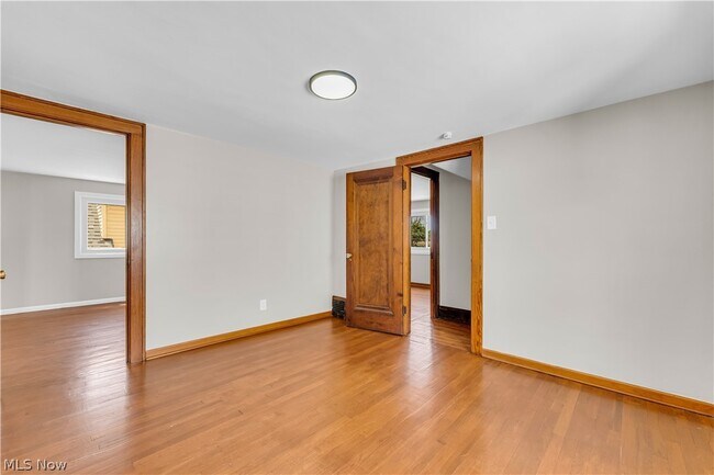 Building Photo - 6800 Kazimier Ave