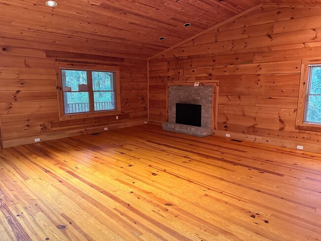 Building Photo - Secluded 1 Bedroom Cabin in Belmont!