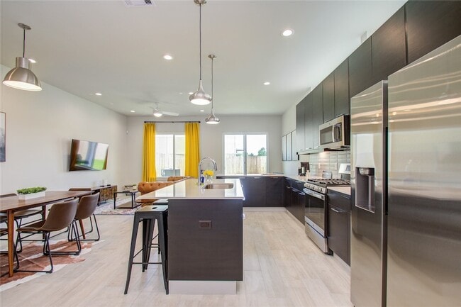 Building Photo - 4914 Noble St