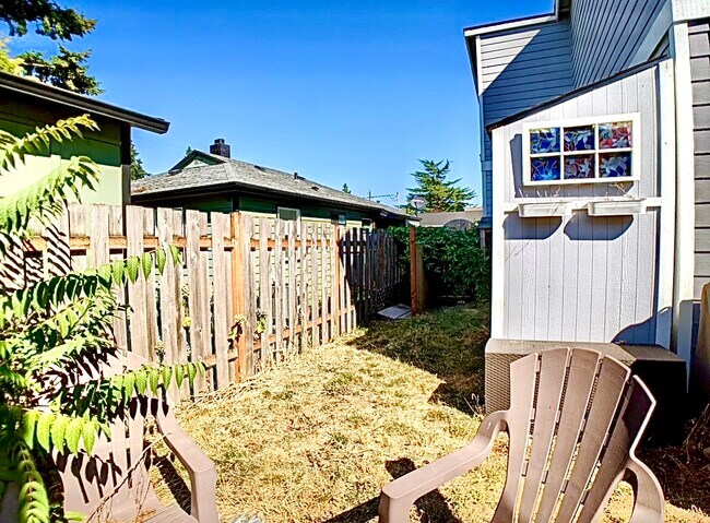 Building Photo - 8010 SE Henry St