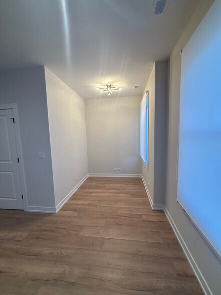 Building Photo - 6853 W Belmont Ave