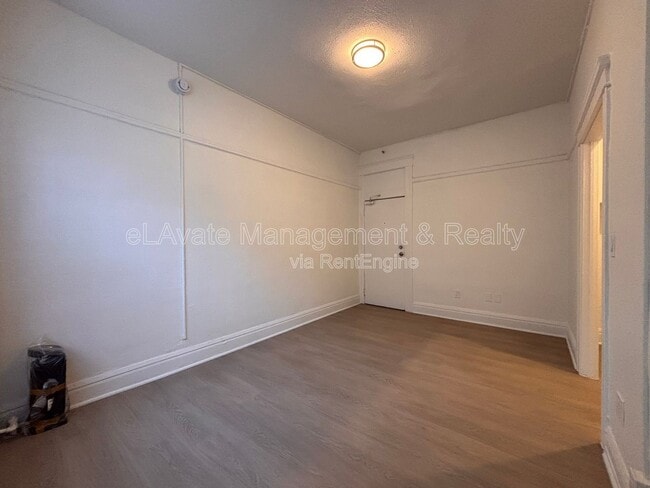 Building Photo - 1315 Flower St