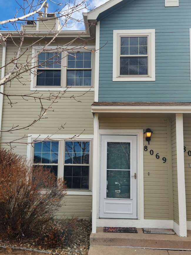 Building Photo - 8069 Lexington Park Dr