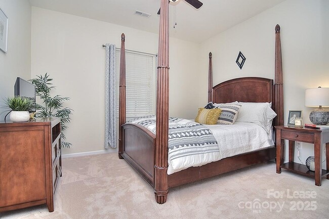 Building Photo - 1116 Sarandon Dr