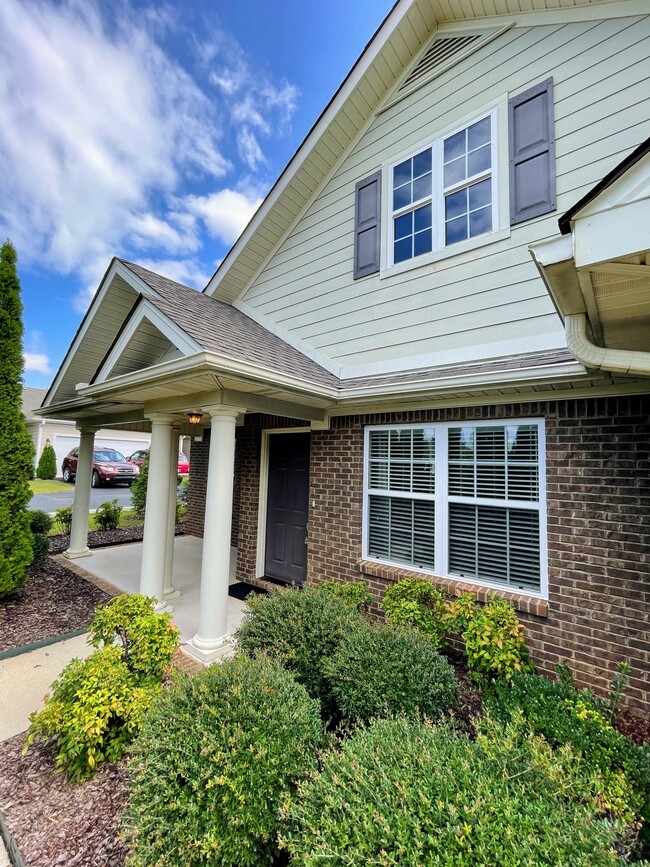 Building Photo - 57 NW Moore Farm Cir