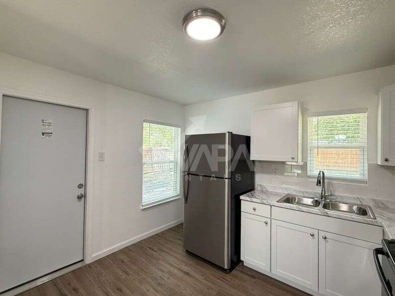 Building Photo - 515 Blakeley Dr